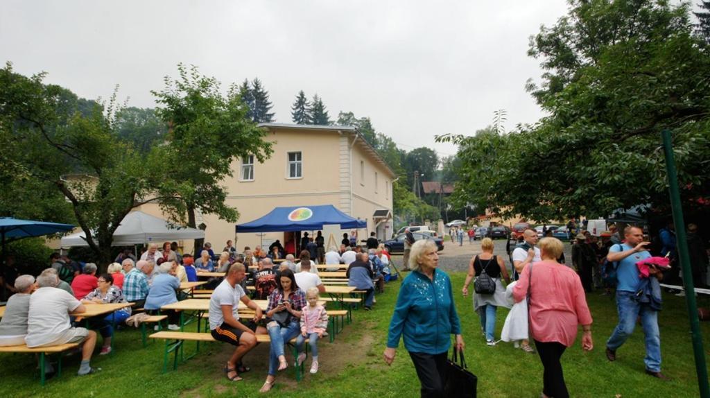 Gosciniec Jas -Sniadania I Obiadokolacje Szwedzki Stol W Cenie Bezplatny Parking シクラルスカ・ポレンバ エクステリア 写真