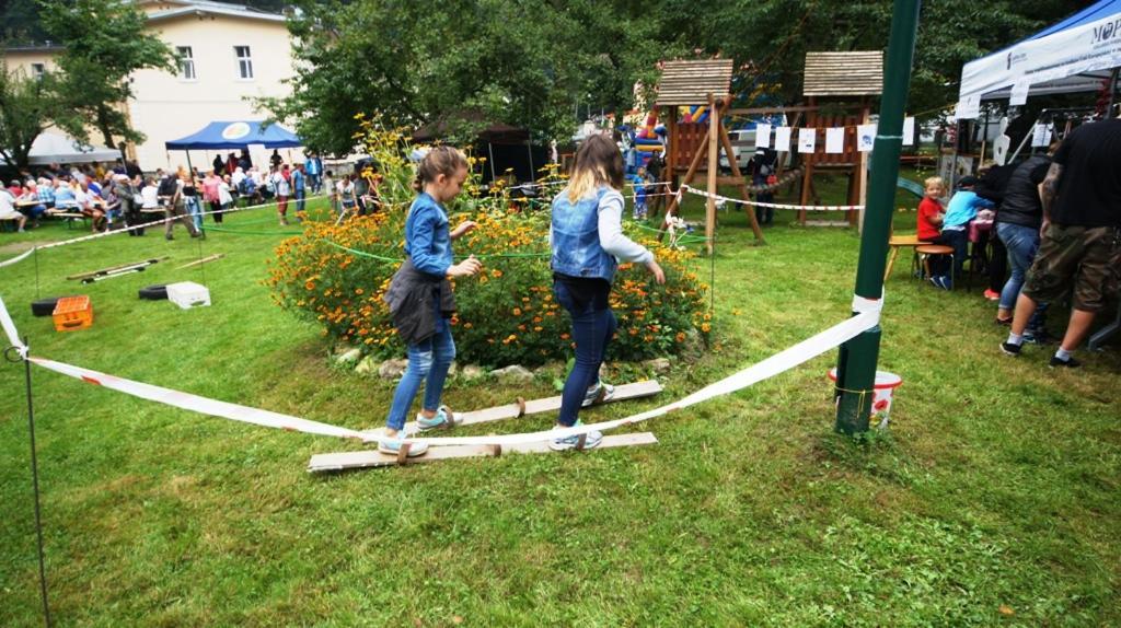 Gosciniec Jas -Sniadania I Obiadokolacje Szwedzki Stol W Cenie Bezplatny Parking シクラルスカ・ポレンバ エクステリア 写真